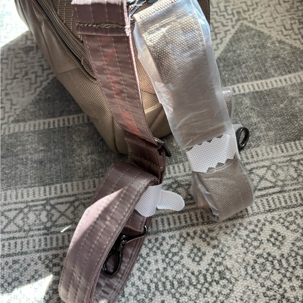 NWT Lug Jitterbug Matte Luxe bag - Picture 4 of 10